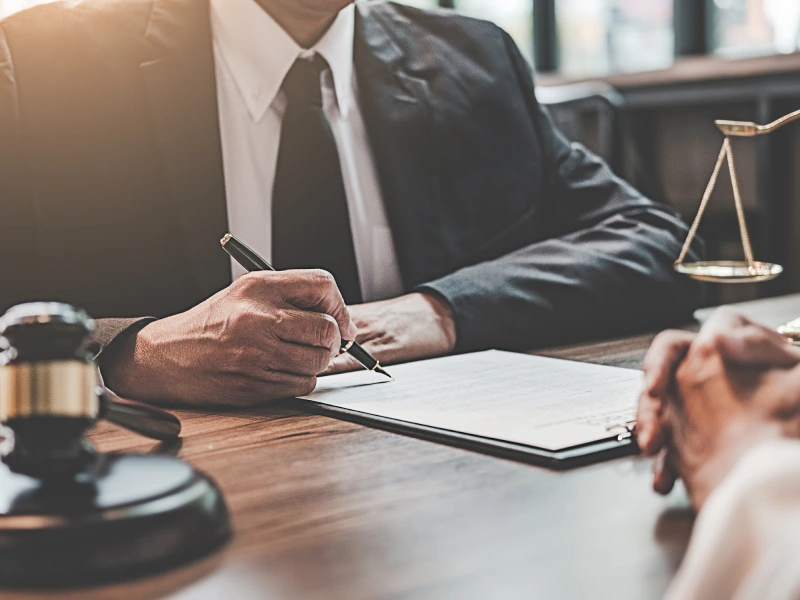 עורך דין חוזים